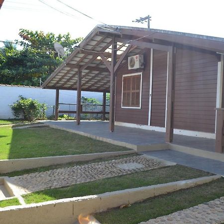 0006.06 -Maranduba - Chale -2 Dorm - 8 Pess - 3 Quadras Do Mar - Piscina Coletiva - Wifi Churrasqueira,Ar Condicionado Ubatuba Dış mekan fotoğraf