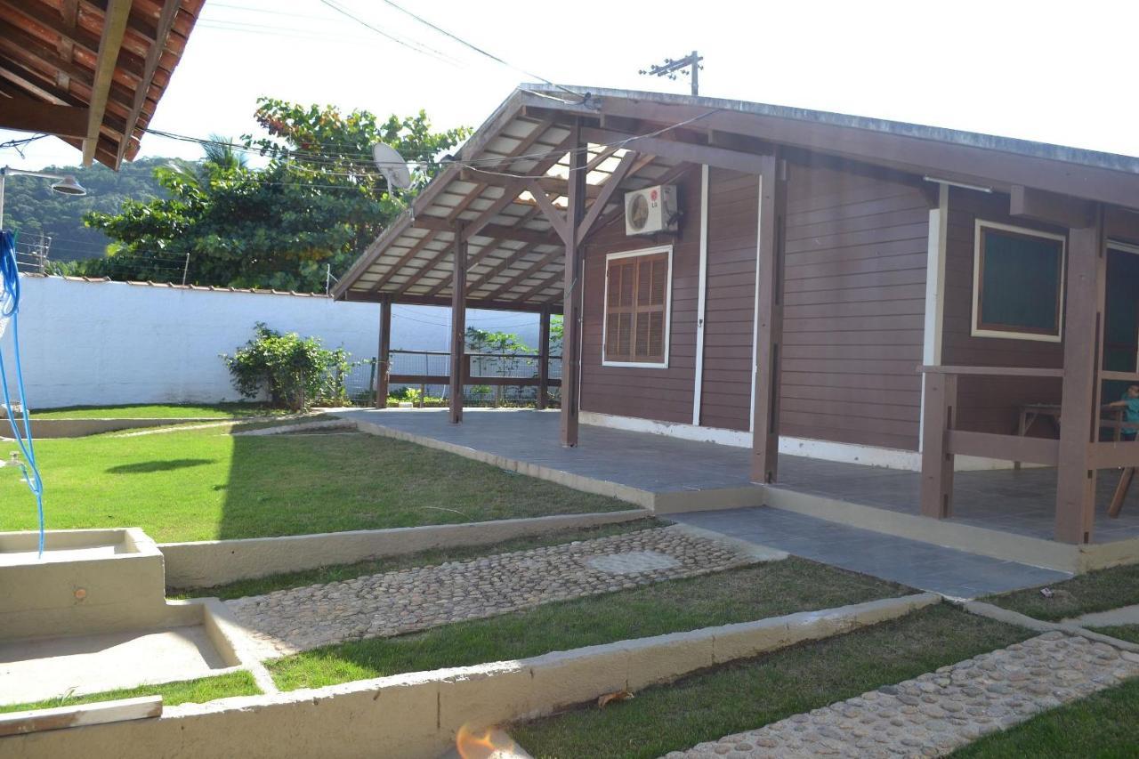 0006.06 -Maranduba - Chale -2 Dorm - 8 Pess - 3 Quadras Do Mar - Piscina Coletiva - Wifi Churrasqueira,Ar Condicionado Ubatuba Dış mekan fotoğraf